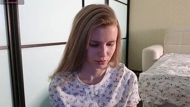 Snapshot of elsa_limerence chatting on March 12, 2025, 6:29 am elsa limerence online show from March 12, 2025, 6:29 am