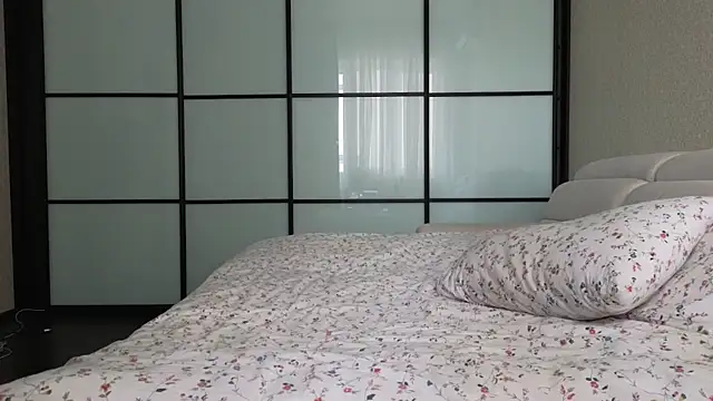 Snapshot of elsa_limerence chatting on October 4, 2025, 11:08 am elsa limerence online show from October 4, 2025, 11:08 am