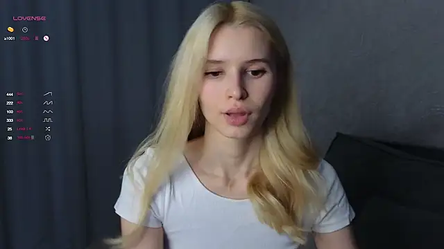 Snapshot of elsa_limerence chatting on November 9, 2025, 10:35 am elsa limerence online show from November 9, 2025, 10:35 am