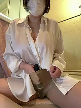 Snapshot of Yukimi- chatting on March 17, 2026, 8:45 pm Yukimi- online show from March 17, 2026, 8:45 pm