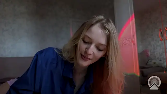 Evvie Summn1 online show from September 16, 2025, 3:51 am