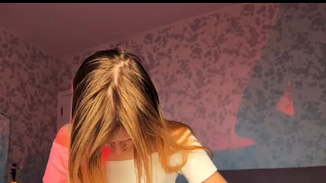 Evvie Summn1 online show from December 2, 2025, 6:19 am