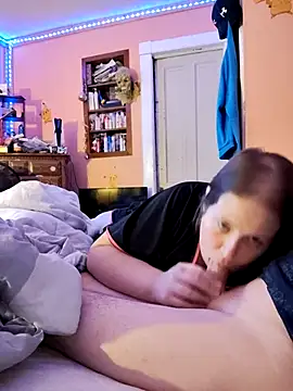 Snapshot of 023Longandjuicy chatting on October 29, 2025, 5:20 am 023Longandjuicy online show from October 29, 2025, 5:20 am