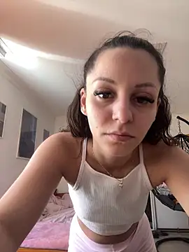 Snapshot of Chiara0102 chatting on May 29, 2026, 10:35 am Chiara0102 online show from May 29, 2026, 10:35 am