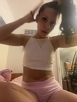 Snapshot of Chiara0102 chatting on June 1, 2026, 9:49 pm Chiara0102 online show from June 1, 2026, 9:49 pm