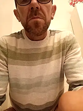 jonyfree1978 online show from October 26, 2025, 10:04 pm