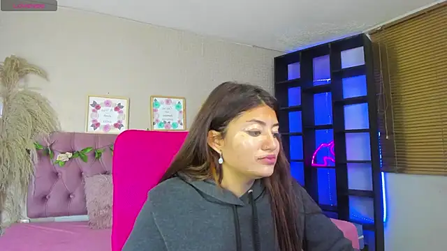 Snapshot of Lia_Keen chatting on October 15, 2025, 8:09 pm Lia Keen online show from October 15, 2025, 8:09 pm