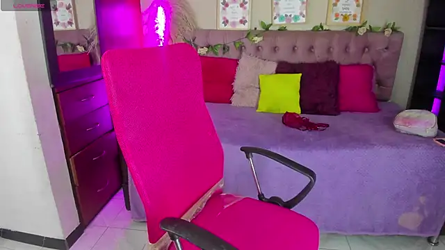 Snapshot of Lia_Keen chatting on October 29, 2025, 7:48 pm Lia Keen online show from October 29, 2025, 7:48 pm