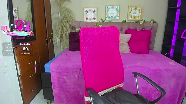 Snapshot of Lia_Keen chatting on November 5, 2025, 8:09 pm Lia Keen online show from November 5, 2025, 8:09 pm