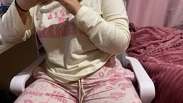 Snapshot of hannahcdmx chatting on November 8, 2025, 9:35 pm hannahcdmx online show from November 8, 2025, 9:35 pm