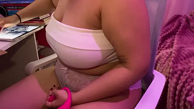 Snapshot of hannahcdmx chatting on November 12, 2025, 7:24 pm hannahcdmx online show from November 12, 2025, 7:24 pm