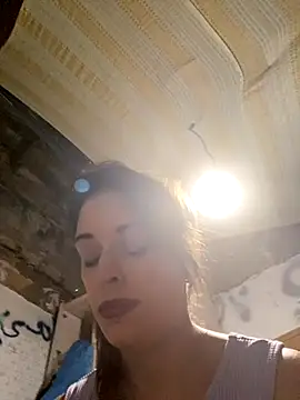 Snapshot of Yasmine47 chatting on October 2, 2025, 9:33 pm Yasmine47 online show from October 2, 2025, 9:33 pm