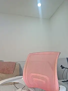 Snapshot of Anal_Luucia chatting on April 7, 2026, 11:54 am Anal Luucia online show from April 7, 2026, 11:54 am