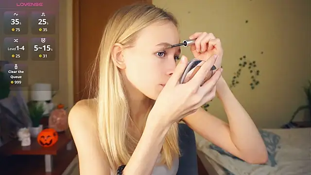 LynetBurby online show from October 27, 2025, 2:10 pm