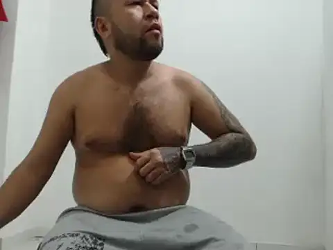 Snapshot of very2_sexy chatting on December 10, 2024, 8:40 am very2 sexy online show from December 10, 2024, 8:40 am