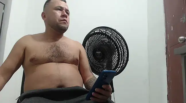 Snapshot of very2_sexy chatting on March 16, 2025, 3:36 am very2 sexy online show from March 16, 2025, 3:36 am