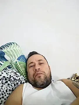 Snapshot of very2_sexy chatting on October 23, 2025, 11:46 pm very2 sexy online show from October 23, 2025, 11:46 pm