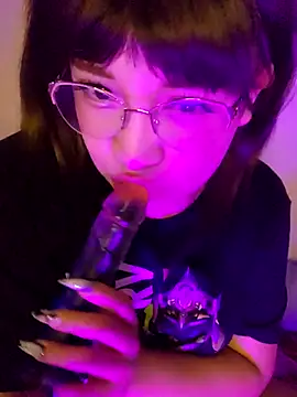 Snapshot of m0ondolly chatting on December 23, 2025, 6:44 am m0ondolly online show from December 23, 2025, 6:44 am