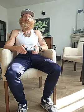 Snapshot of Gingerbeard40 chatting on November 23, 2025, 8:58 am Gingerbeard40 online show from November 23, 2025, 8:58 am