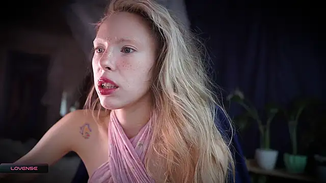  Phantom thread  online show from November 7, 2025, 9:42 am