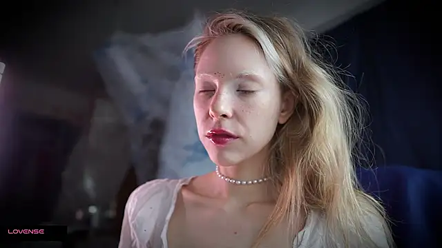  Phantom thread  online show from November 10, 2025, 10:58 am