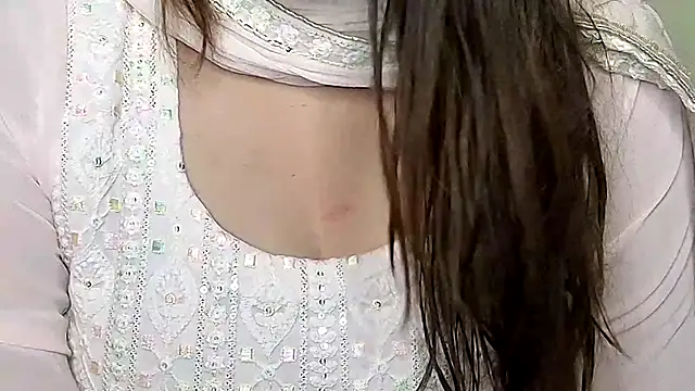 MIss-Naina online show from November 17, 2025, 7:47 am