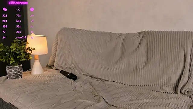 MeghanElson online show from December 18, 2024, 5:21 pm