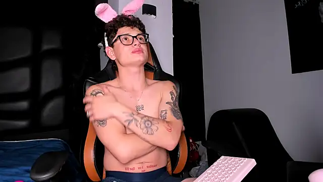 LexieandNate online show from February 20, 2025, 7:34 am