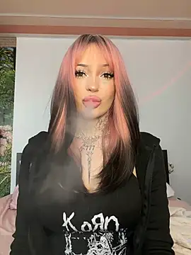 madelinexx online show from March 25, 2026, 2:12 pm