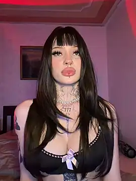Snapshot of madelinexx chatting on May 6, 2026, 8:14 pm madelinexx online show from May 6, 2026, 8:14 pm
