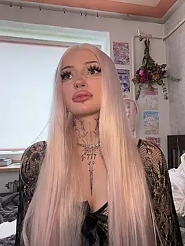 madelinexx online show from June 18, 2026, 1:15 pm