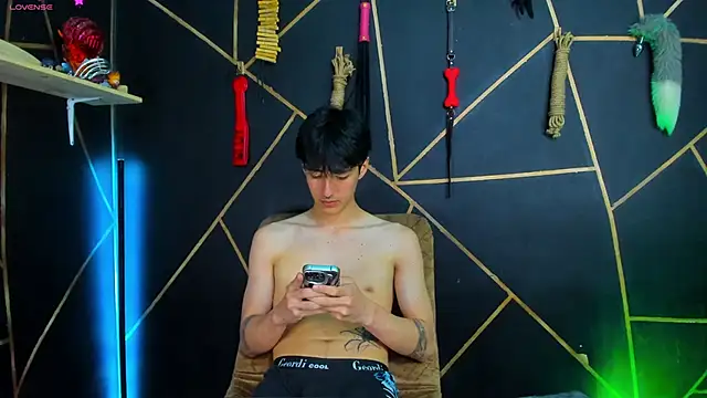 Snapshot of MillersKink chatting on January 31, 2025, 11:35 pm MillersKink online show from January 31, 2025, 11:35 pm