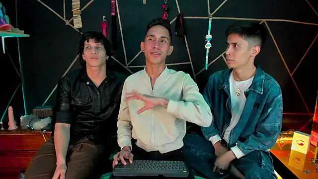 Snapshot of MillersKink chatting on November 30, 2025, 10:03 pm MillersKink online show from November 30, 2025, 10:03 pm