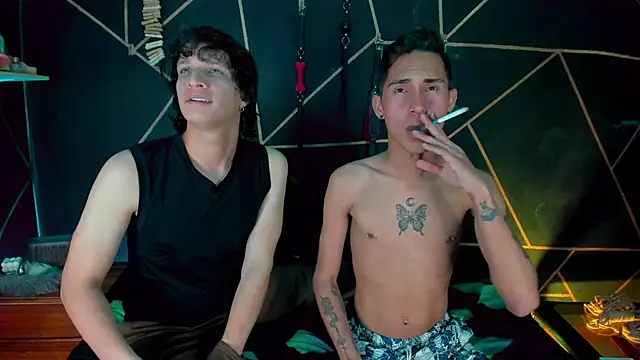 Snapshot of MillersKink chatting on December 4, 2025, 2:21 am MillersKink online show from December 4, 2025, 2:21 am