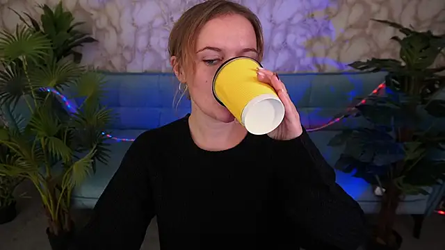 MaribelRiverr  online show from October 11, 2025, 5:39 am