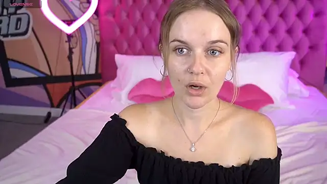 MaribelRiverr  online show from July 7, 2026, 5:43 am