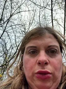 Snapshot of Lombada chatting on November 9, 2025, 2:04 pm Lombada online show from November 9, 2025, 2:04 pm