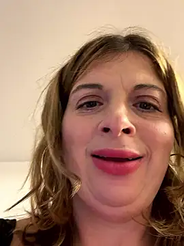 Snapshot of Lombada chatting on November 25, 2025, 10:15 am Lombada online show from November 25, 2025, 10:15 am