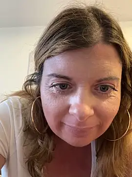 Snapshot of Lombada chatting on December 5, 2025, 10:24 am Lombada online show from December 5, 2025, 10:24 am