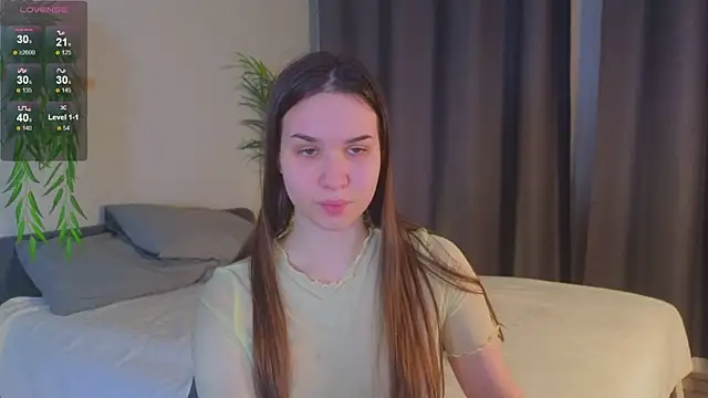 Roxie Mils online show from December 10, 2024, 3:01 pm