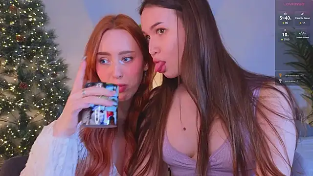 Roxie Mils online show from December 22, 2024, 3:33 pm