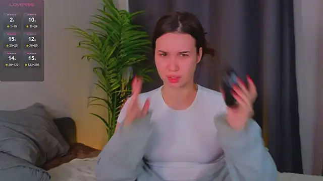 Roxie Mils online show from January 19, 2025, 9:02 pm