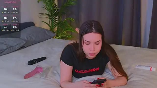 Roxie Mils online show from January 21, 2025, 2:59 pm