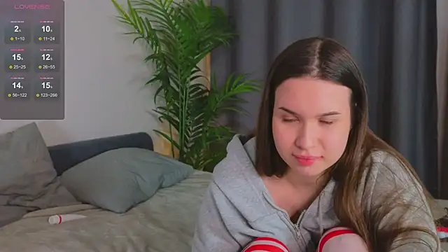 Roxie Mils online show from February 4, 2025, 9:31 pm