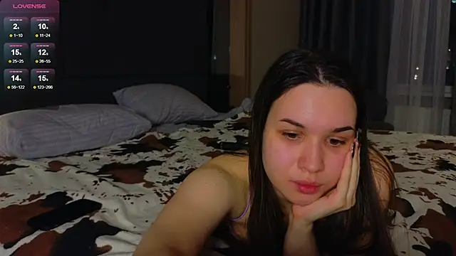 Roxie Mils online show from March 14, 2025, 6:29 pm