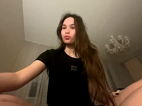 Roxie Mils online show from November 8, 2025, 8:18 pm