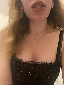 Snapshot of EvaRush chatting on December 9, 2024, 8:33 pm EvaRush online show from December 9, 2024, 8:33 pm