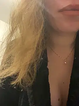 Snapshot of EvaRush chatting on December 20, 2024, 10:22 pm EvaRush online show from December 20, 2024, 10:22 pm