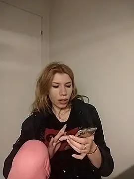 Snapshot of EvaRush chatting on December 17, 2025, 9:54 pm EvaRush online show from December 17, 2025, 9:54 pm