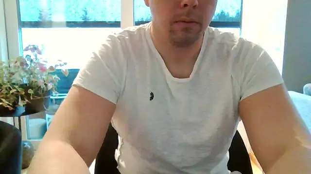 Snapshot of aleksergira chatting on February 3, 2025, 8:24 am aleksergira online show from February 3, 2025, 8:24 am